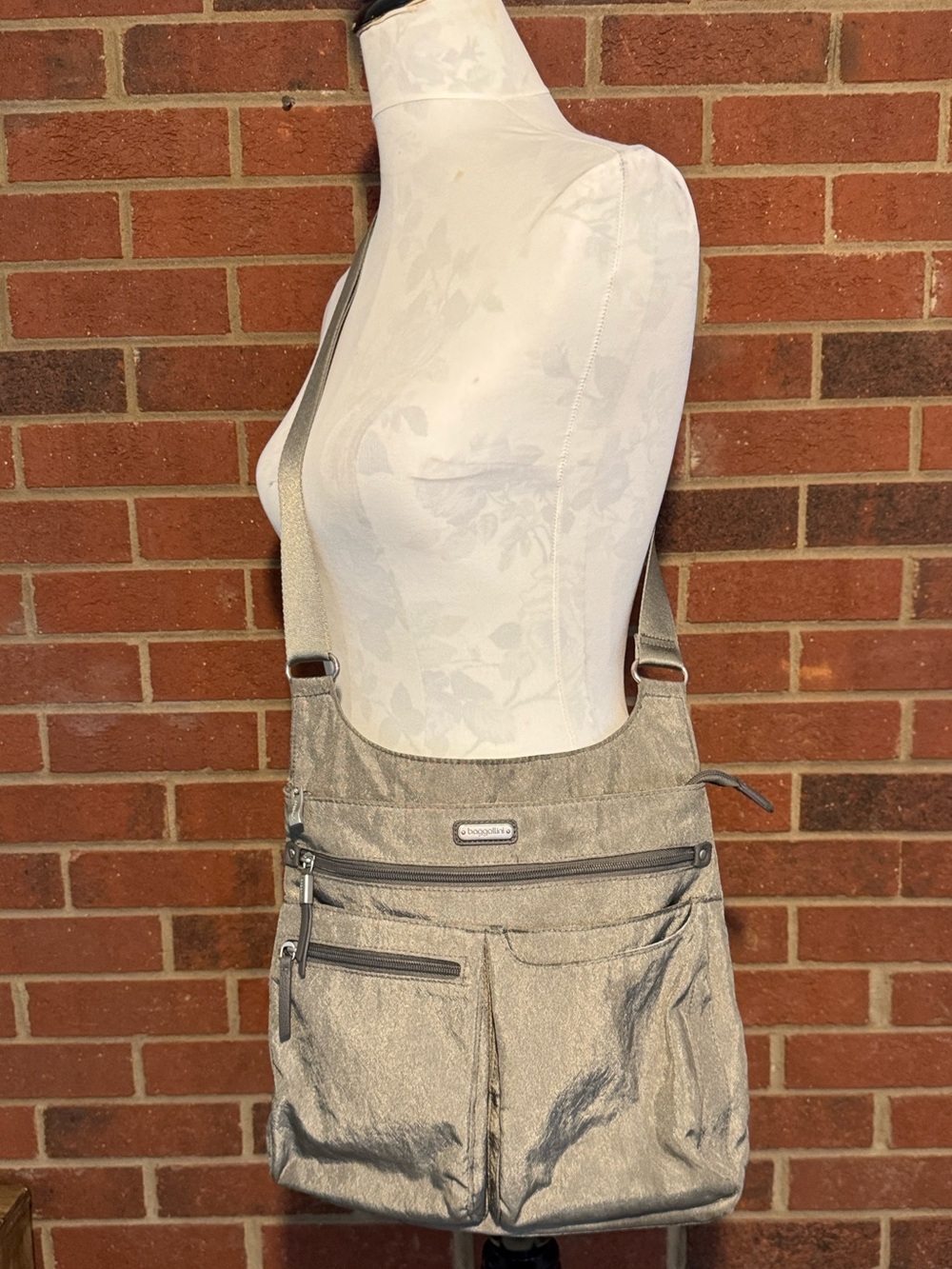 Baggallini On Track Zip Light Silver Crossbody Bag RFID